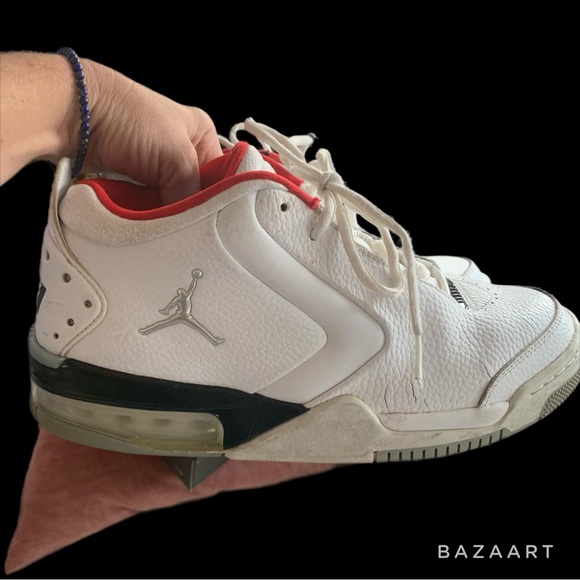 Michael Jordan Big Fund white, silver and red bball kicks💫 size 9 mens. - Picture 10 of 13